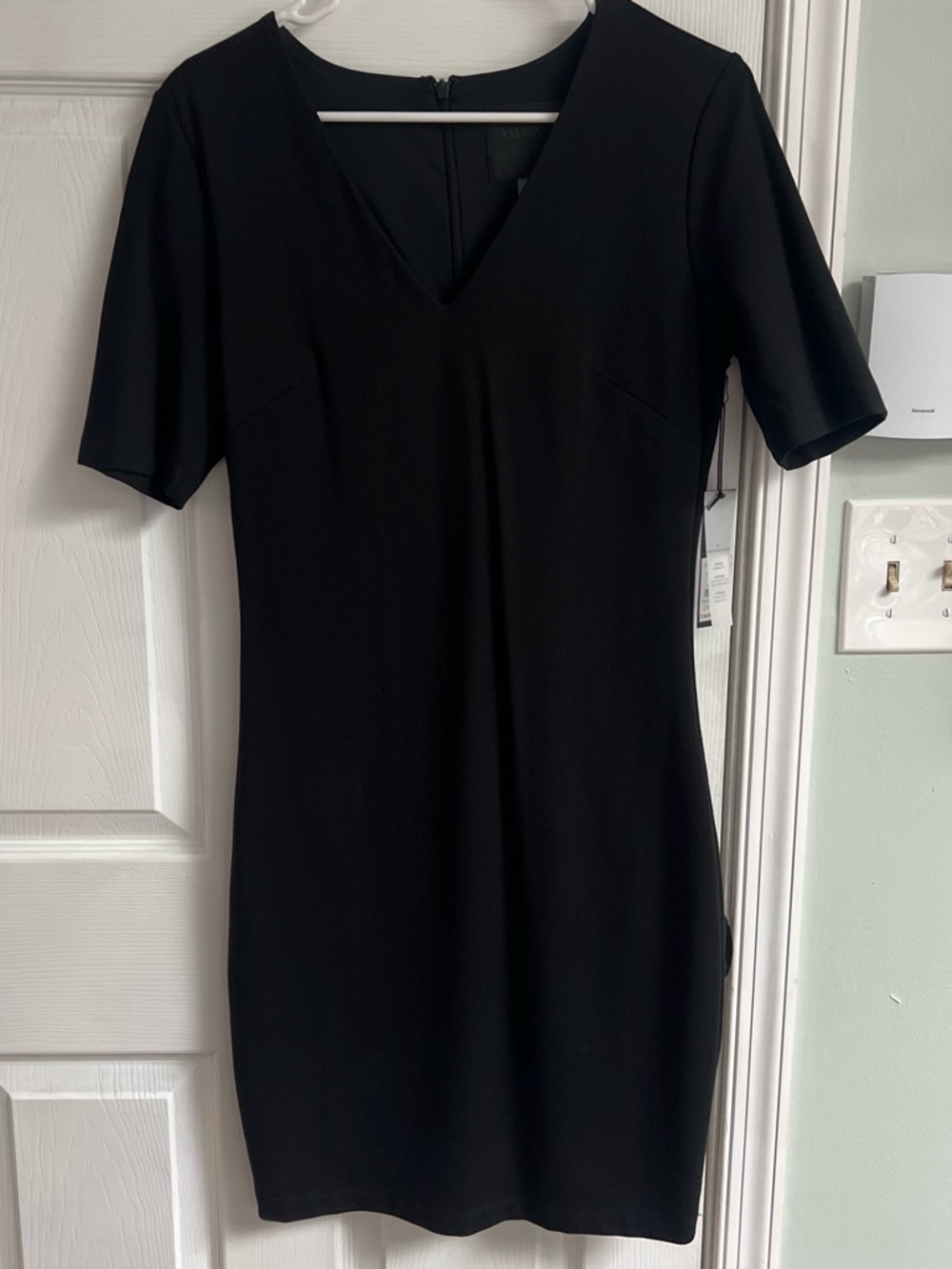 NWT White House Black Market Black V-Neck Short Sleeve Sheath Dress